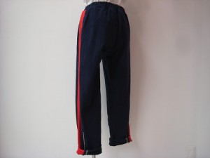tricot : パンツ ￥48400 (紺×赤)