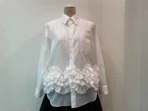 コムコム : ブラウス ￥37400  