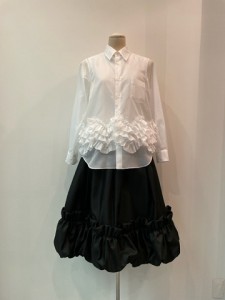 コムコム : ブラウス ￥37400  