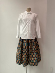 tao : スカート ¥82500 (紺系) tao : スカート ¥82500 (紺系)