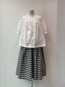 tao : ブラウス ￥44000  