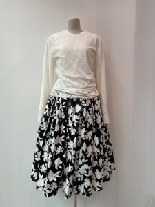 コムコム : スカート ¥107800 コムコム : スカート ¥107800