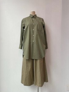 コムコム : ブラウス ¥49500 コムコム : ブラウス ¥49500