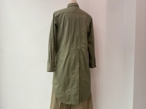 コムコム : ブラウス ¥49500 コムコム : ブラウス ¥49500