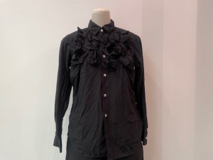 コムコム : ブラウス ￥62700 