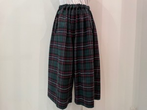 tao : パンツ ￥63800 (紺系)